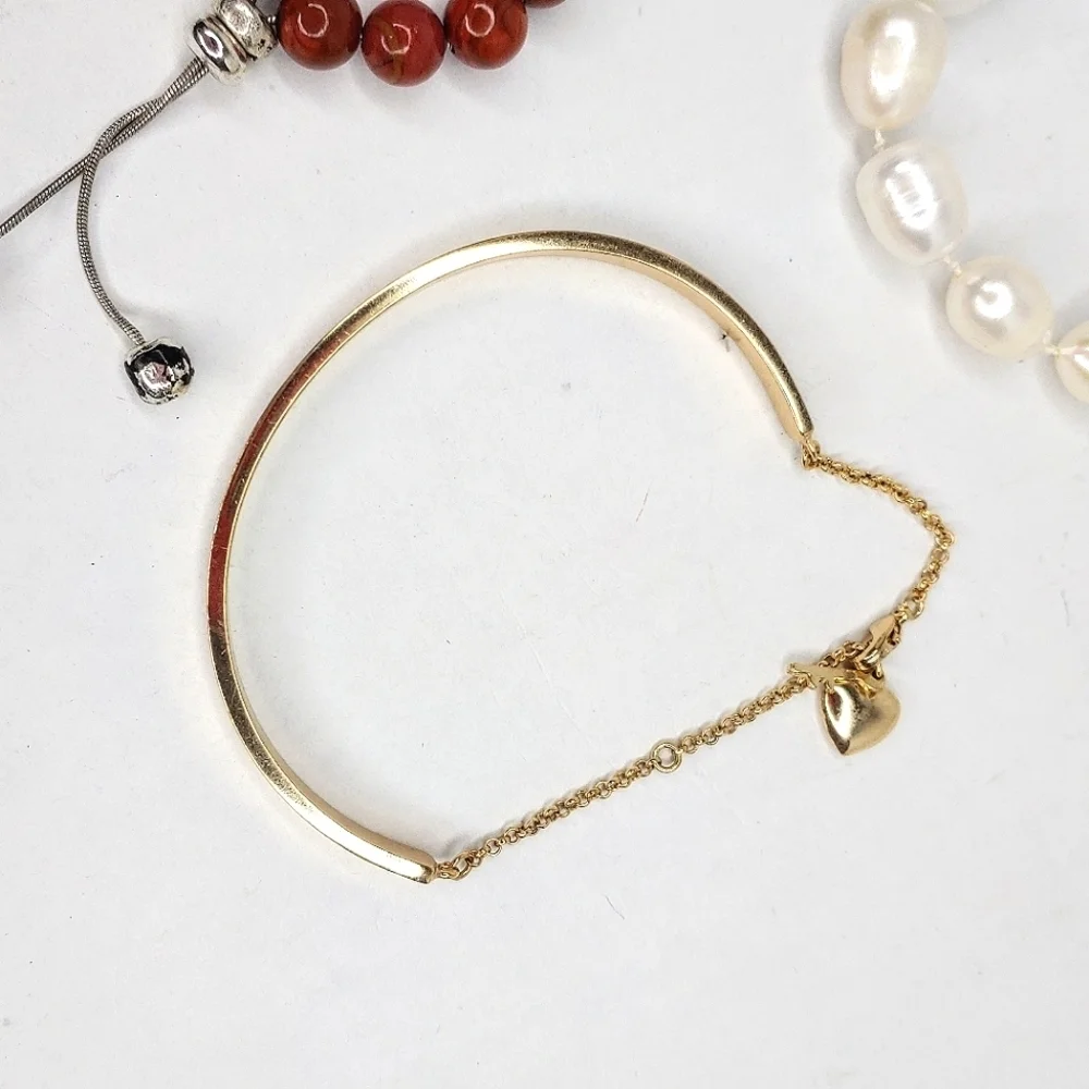 Set of 6 plus size fashion bracelets.